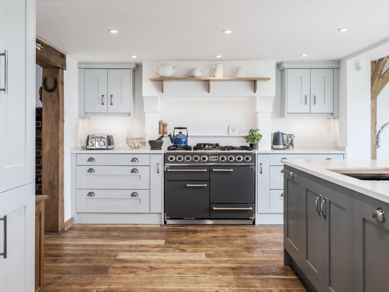 contemporary farmhouse kitchen with wood floor