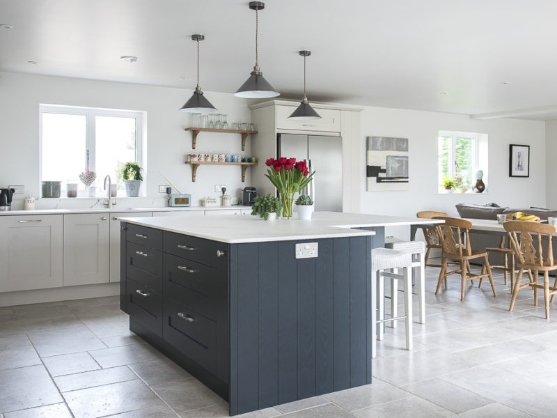 monochrome kitchen island